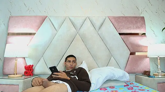 Zoelucas online show from October 11, 11:42 am