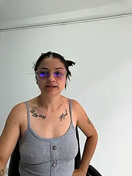 Coralinne   online show from April 1, 3:20 pm