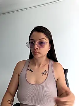 Coralinne   online show from April 24, 3:03 pm
