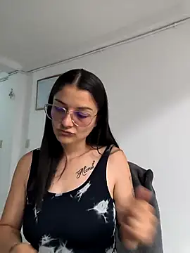 Coralinne   online show from May 4, 3:08 pm