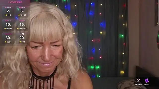 Snapshot of Laura_Gol chatting on December 3, 5:04 am Laura Gol online show from December 3, 5:04 am