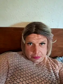 VanessaSissyGay online show from October 31, 7:20 am