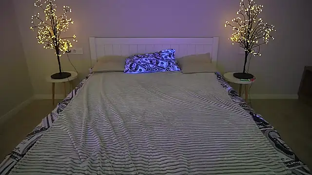 Snapshot of IvyLaurent chatting on October 13, 1:11 pm IvyLaurent online show from October 13, 1:11 pm