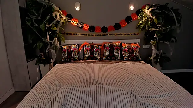 Snapshot of IvyLaurent chatting on October 25, 5:37 am IvyLaurent online show from October 25, 5:37 am