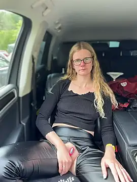 Bikergirl 97 online show from May 12, 3:20 pm