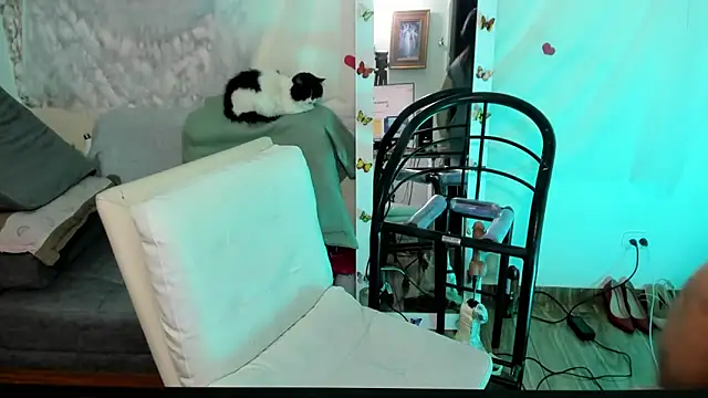 Clunita online show from May 5, 5:04 am