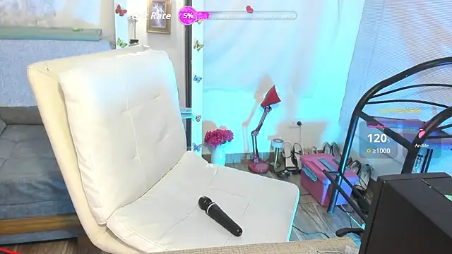 Clunita online show from May 9, 2:22 pm