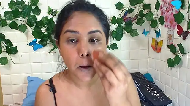 Snapshot of IndiaSexyStripper4u chatting on October 14, 5:03 pm IndiaSexyStripper4u online show from October 14, 5:03 pm