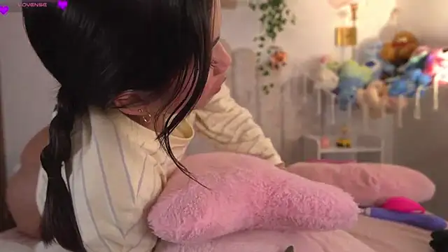 Snapshot of violeth____ chatting on March 25, 2:01 pm violeth online show from March 25, 2:01 pm