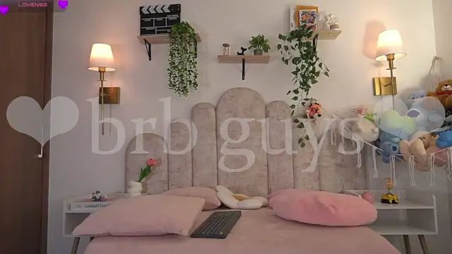 Snapshot of violeth____ chatting on March 27, 1:00 pm violeth online show from March 27, 1:00 pm