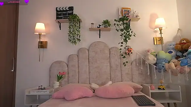 Snapshot of violeth____ chatting on March 30, 1:12 pm violeth online show from March 30, 1:12 pm