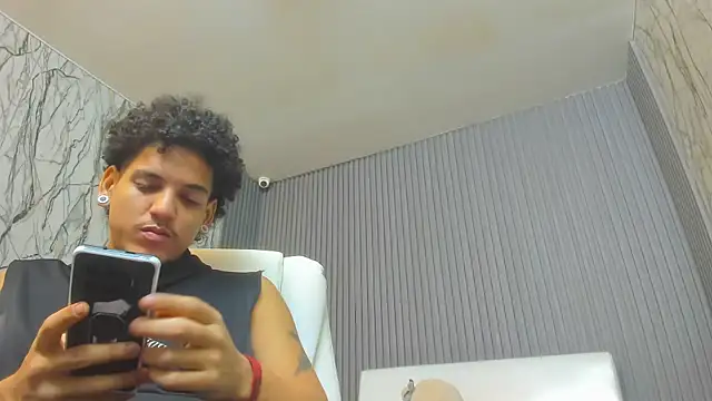 Xfire boy69 online show from February 4, 2:45 pm