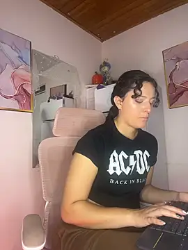 Dannaa Lovs online show from October 14, 5:14 pm