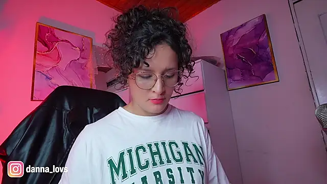 Dannaa Lovs online show from May 2, 1:21 am