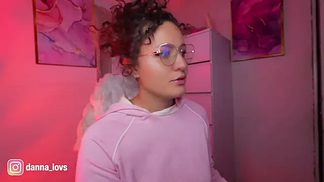 Dannaa Lovs online show from May 15, 10:33 am