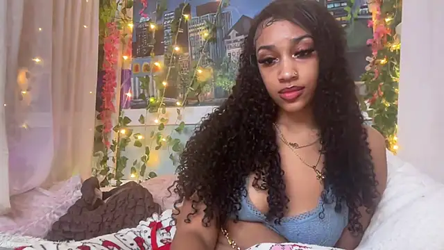 Snapshot of prettyblackgirl chatting on April 4, 3:27 am prettyblackgirl online show from April 4, 3:27 am