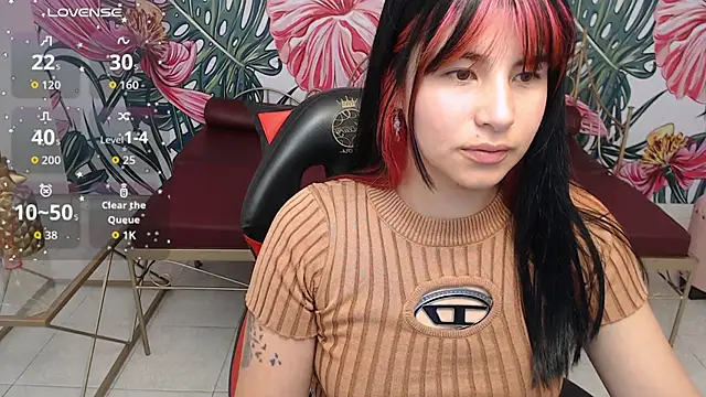 Snapshot of Nina_harper_ chatting on October 1, 8:15 pm Nina harper online show from October 1, 8:15 pm