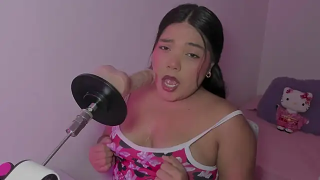 Snapshot of Lily_hot25 chatting on February 13, 2:51 am Lily hot25 online show from February 13, 2:51 am