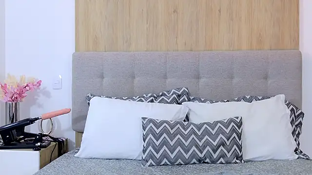 BeckySalas online show from October 30, 8:20 pm