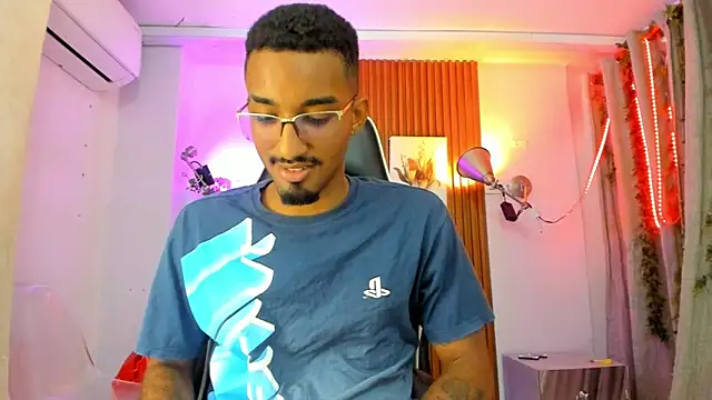 Snapshot of Darwin_mayo chatting on October 3, 5:43 pm Darwin mayo online show from October 3, 5:43 pm