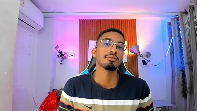 Snapshot of Darwin_mayo chatting on October 4, 5:22 pm Darwin mayo online show from October 4, 5:22 pm