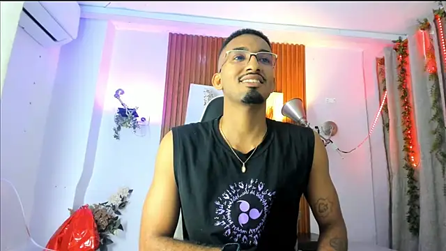 Snapshot of Darwin_mayo chatting on October 13, 5:24 pm Darwin mayo online show from October 13, 5:24 pm