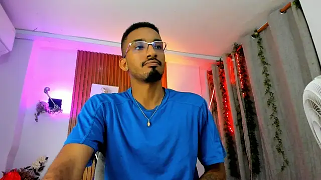 Snapshot of Darwin_mayo chatting on October 18, 5:14 pm Darwin mayo online show from October 18, 5:14 pm