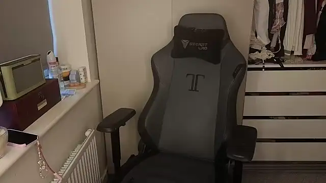 Snapshot of Lilly-Luscious chatting on February 9, 7:56 am Lilly-Luscious online show from February 9, 7:56 am