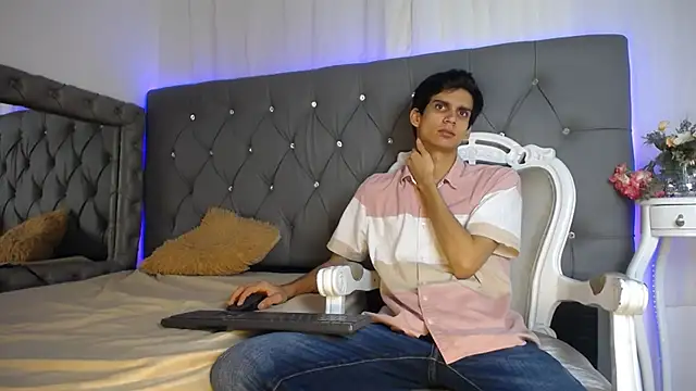 Snapshot of Sebalexis7 chatting on October 21, 3:18 am Sebalexis7 online show from October 21, 3:18 am