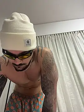 Snapshot of penebunny chatting on January 13, 5:02 am penebunny online show from January 13, 5:02 am