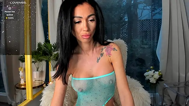 ParissHiltonX online show from February 12, 5:24 am