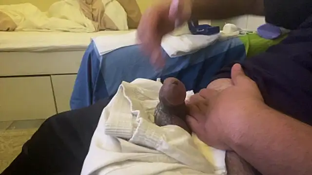 Snapshot of qnawafp chatting on April 5, 8:28 pm qnawafp online show from April 5, 8:28 pm