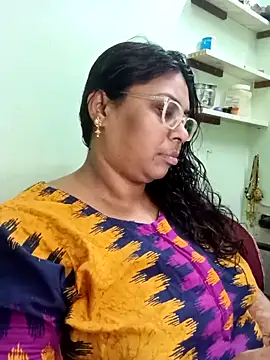 Snapshot of zara-mallus chatting on October 2, 5:42 pm zara-mallus online show from October 2, 5:42 pm