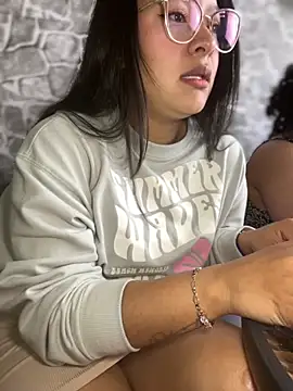 Liulee2 online show from October 7, 4:26 pm