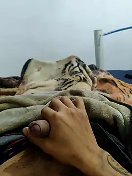 Snapshot of ELI_TICANTE chatting on January 15, 2:05 am ELI TICANTE online show from January 15, 2:05 am