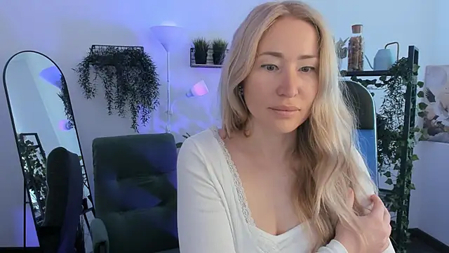 AstraMonroe online show from May 6, 5:46 am