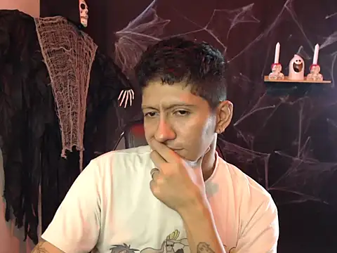Snapshot of lia_noah_SSj chatting on October 9, 8:18 pm lia noah SSj online show from October 9, 8:18 pm