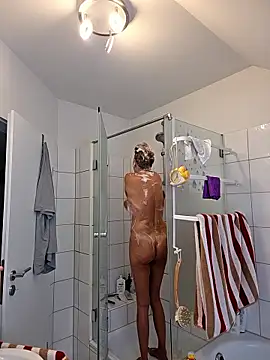 HotWifeLyn68 online show from May 17, 10:44 am