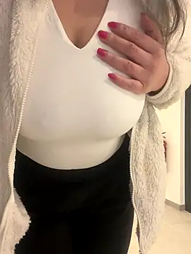 Snapshot of eli5566 chatting on January 7, 12:07 pm eli5566 online show from January 7, 12:07 pm