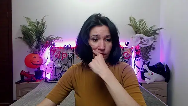 Snapshot of CameronEnns chatting on October 21, 12:39 pm CameronEnns online show from October 21, 12:39 pm