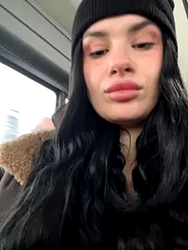 Snapshot of MiraReach chatting on November 6, 2:12 am MiraReach online show from November 6, 2:12 am