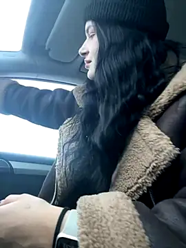 Snapshot of MiraReach chatting on November 9, 2:32 am MiraReach online show from November 9, 2:32 am