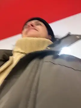 Snapshot of MiraReach chatting on November 18, 3:23 am MiraReach online show from November 18, 3:23 am