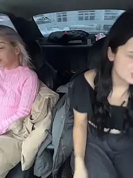 Snapshot of MiraReach chatting on November 25, 2:22 am MiraReach online show from November 25, 2:22 am