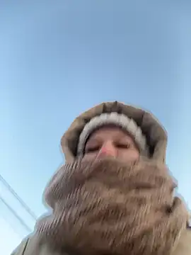 Snapshot of MiraReach chatting on November 29, 2:36 am MiraReach online show from November 29, 2:36 am