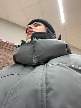 Snapshot of MiraReach chatting on December 1, 2:16 am MiraReach online show from December 1, 2:16 am