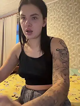 Snapshot of MiraReach chatting on December 20, 2:40 am MiraReach online show from December 20, 2:40 am