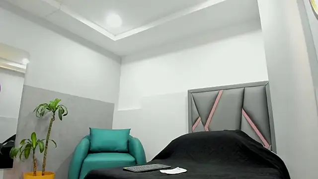 Snapshot of klariz09 chatting on October 3, 8:17 pm klariz09 online show from October 3, 8:17 pm