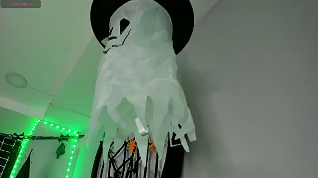 Snapshot of klariz09 chatting on October 25, 8:25 pm klariz09 online show from October 25, 8:25 pm