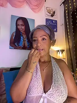 Snapshot of skarlleth_11 chatting on May 5, 1:52 pm skarlleth 11 online show from May 5, 1:52 pm